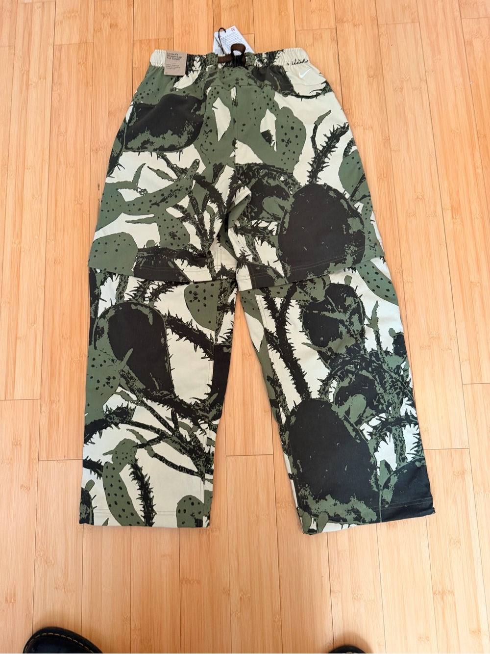 Nike ACG cactus camo pants with green, black, and beige cactus print - Picture 2 of 6
